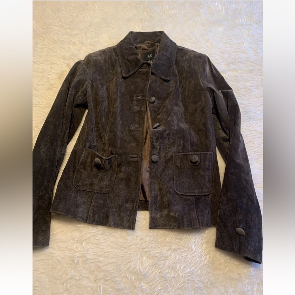 Cuero dark brown suede jacket vintage size
Small